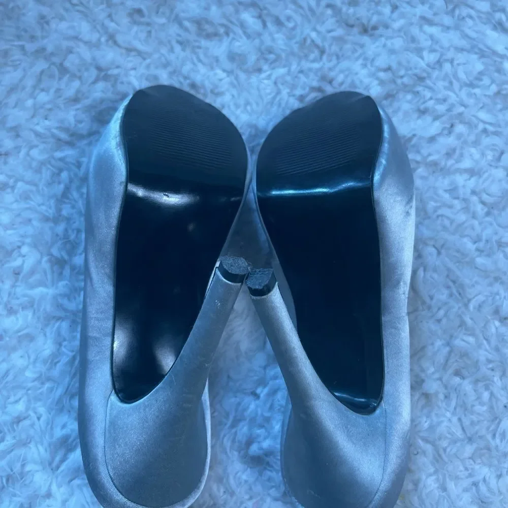 Lauren Jones gray SatinTStrap peep toe platform heels crystal beads accent SZ8.5